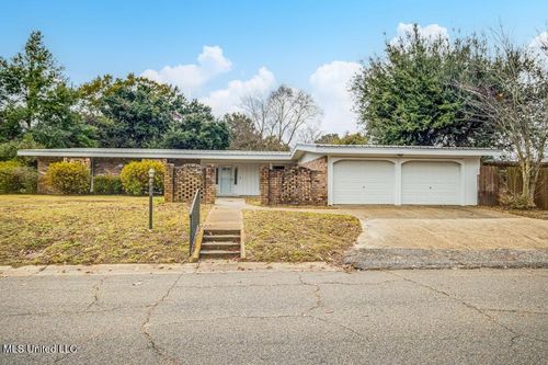 28 Woodglen Dr, Gulfport, MS, 39507-1928 | Card Image