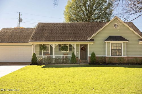 9811 Cherokee Dr, Olive Branch, MS, 38654-3210 | Card Image