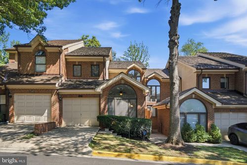 1462 Hampton Hill Cir, MCLEAN, VA, 22101-6010 | Card Image