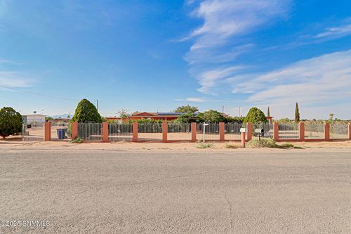 664 Rocky Mountain Rd, Chaparral, NM, 88081-7831 | Card Image