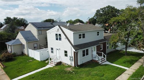 142 Green St, Valley Stream, NY, 11580-5031 | Card Image