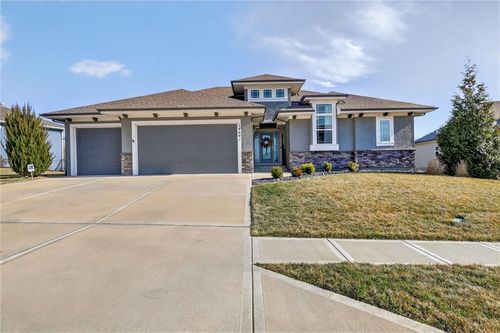 14641 Thousand Oaks Pl, Kansas City, MO, 64152 | Card Image