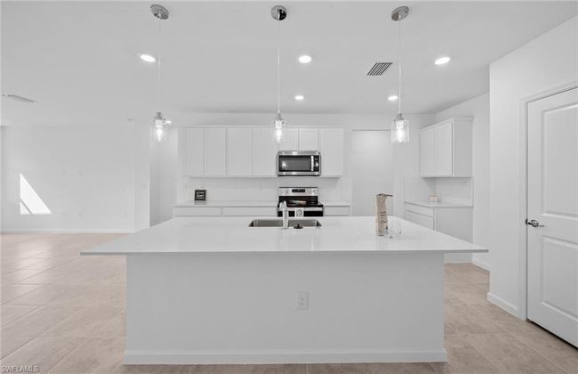 1661 Lake Jessup Cir, Townhouse with 3 bedrooms, 3 bathrooms and 1 parking in CAPE CORAL FL | Image 7