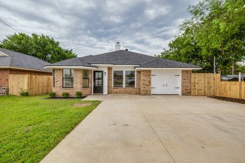 1905 Lakeview Dr, Grand Prairie, TX, 75051-5558 | Card Image