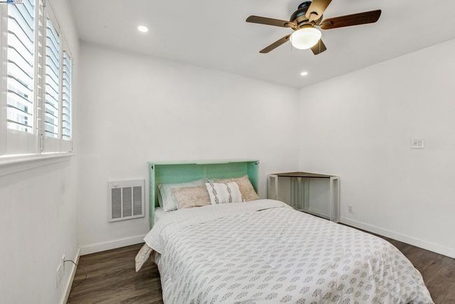 UNIT-212 - 325 Kitty Hawk Rd, Condo with 2 bedrooms, 1 bathrooms and 1 parking in Alameda CA | Image 24
