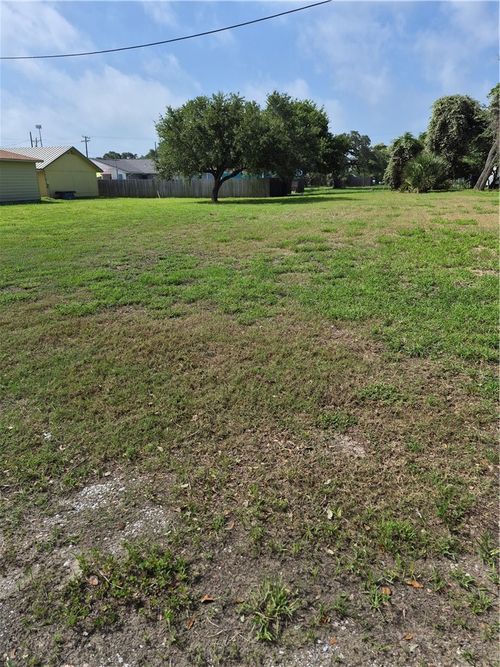 407,405 E Concho Street, Rockport, TX, 78382 | Card Image