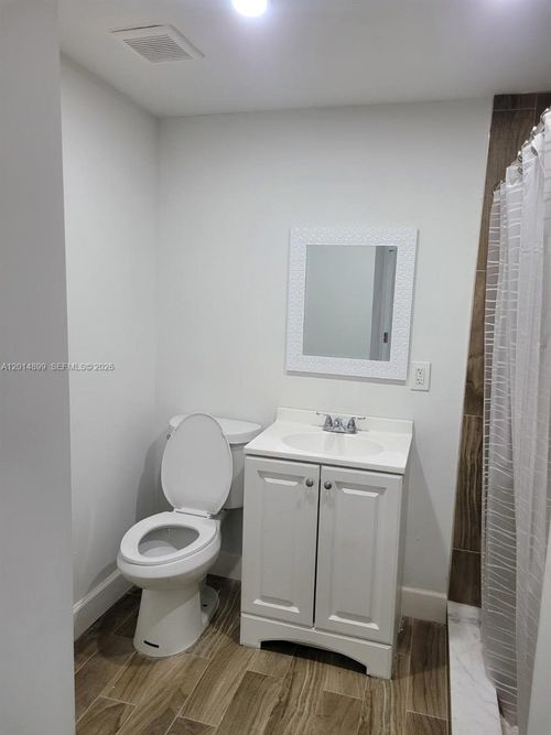 511 Nw 62nd Ave, Miami, FL, 33126 | Card Image