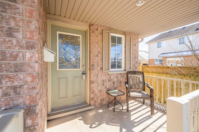 9 Crawford Cres, House attached with 3 bedrooms, 2 bathrooms and 3 parking in Cambridge ON | Image 4
