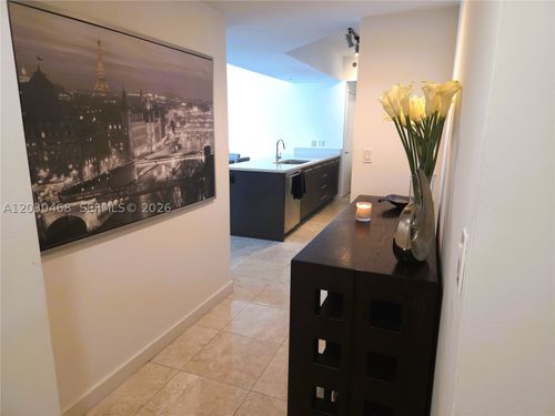3105-500 Brickell Ave, Miami, FL, 33131-2586 | Card Image