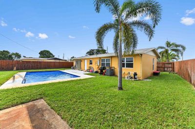 2040 Avenue H W, House other with 3 bedrooms, 2 bathrooms and null parking in Riviera Beach FL | Image 2