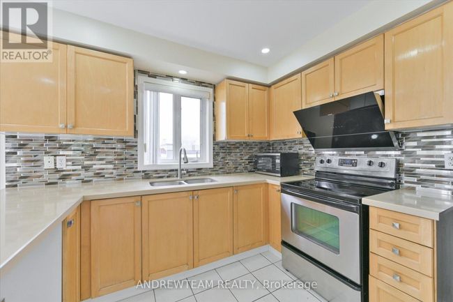 1 - 1075 Ellesmere Rd, Townhouse with 5 bedrooms, 4 bathrooms and 2 parking in Scarborough ON | Image 12
