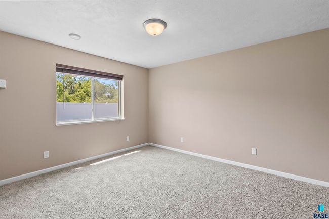 1313 W Creekside Dr, House other with 5 bedrooms, 3 bathrooms and null parking in Brandon SD | Image 29