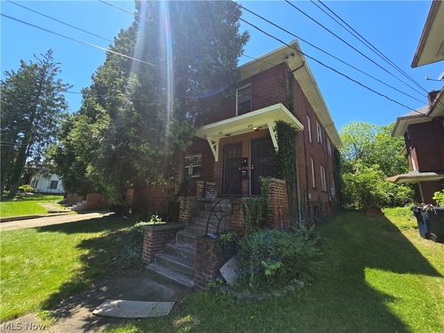 2424 Elm St, Youngstown, OH, 44505-2516 | Card Image