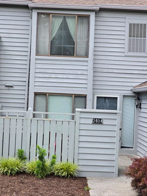 2404 Post Oak Rd, Salem, VA, 24153-7487 | Card Image
