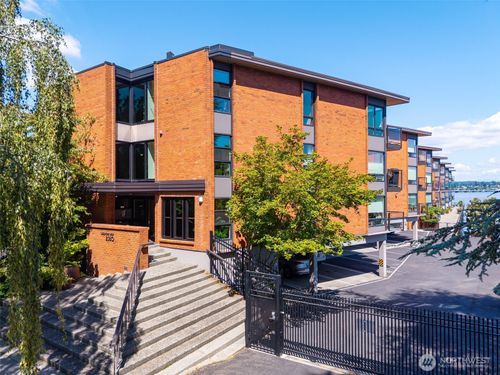 unit-404-2360 43rd Ave E, Seattle, WA, 98112-2701 | Card Image