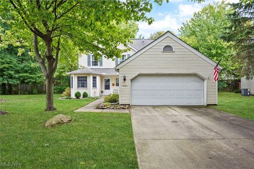 34754 Parkview Lane, Willoughby, OH, 44094 | Card Image