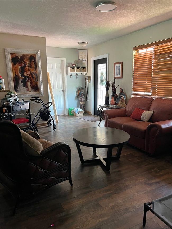 8230 Nw 15 Th St, House other with 3 bedrooms, 1 bathrooms and null parking in Pembroke Pines FL | Image 8