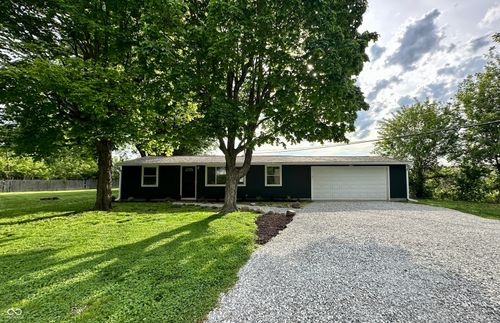 1074 Center St, Martinsville, IN, 46151-2904 | Card Image