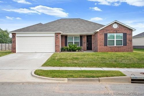 1008 E Richmond St, Broken Arrow, OK, 74012-5610 | Card Image