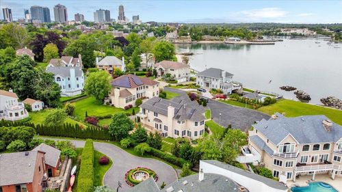 8 Shore Club Dr, New Rochelle, NY, 10805-3310 | Card Image