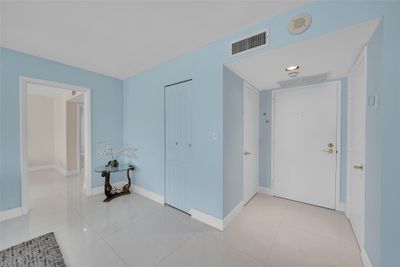 LPH11 - 1010 S Ocean Blvd, Condo with 2 bedrooms, 2 bathrooms and null parking in Pompano Beach FL | Image 3