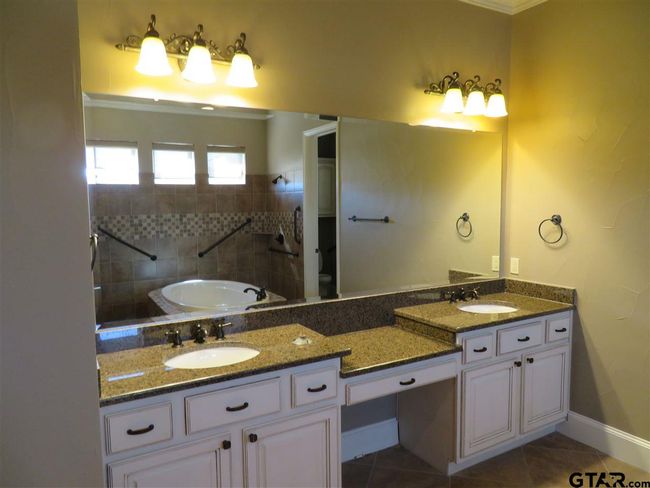 954 La Vista Dr, Townhouse with 3 bedrooms, 3 bathrooms and null parking in Tyler TX | Image 5