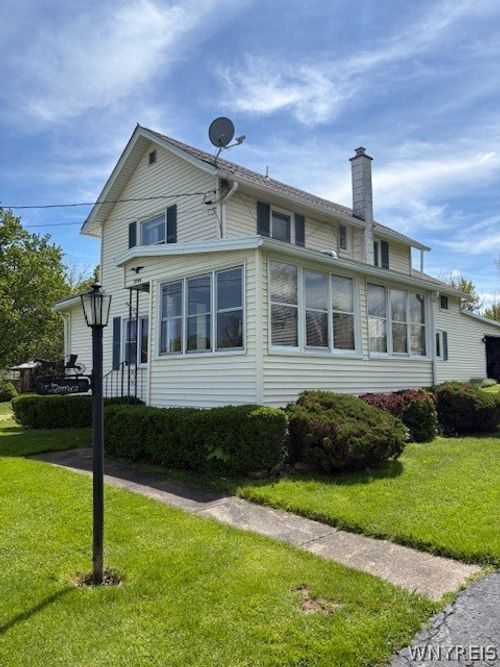 9748 Watson Ave, Middleport, NY, 14105-9601 | Card Image