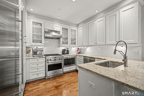 410-77 Havemeyer Ln, Stamford, CT, 06902 | Card Image