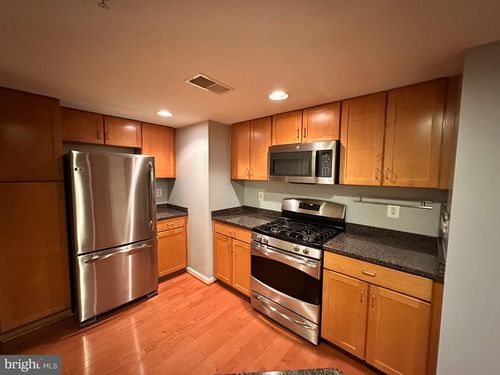 apt-806-2220 Fairfax Dr, ARLINGTON, VA, 22201-6633 | Card Image