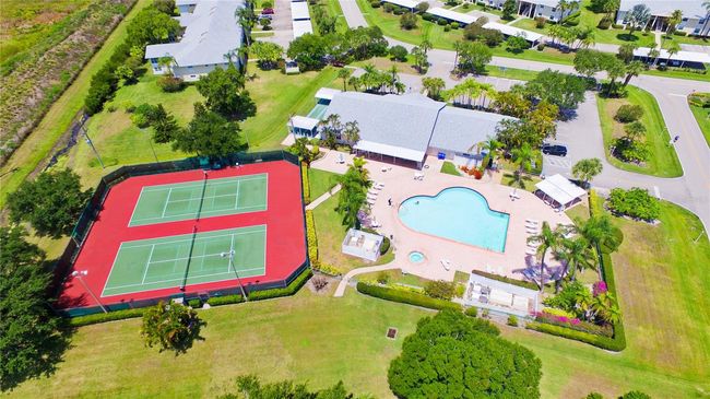 402 Grove Isle Cir, Condo with 2 bedrooms, 2 bathrooms and null parking in Vero Beach FL | Image 35
