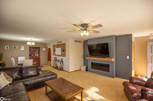 324 W South Ave, Algona, IA, 50511-3222 | Card Image