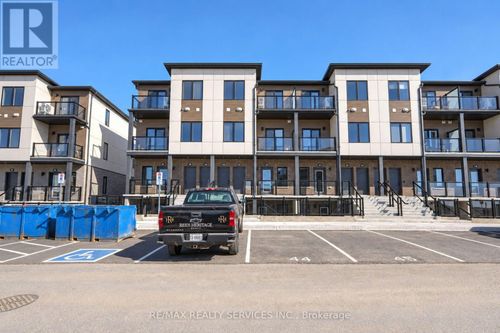 8 Miseferi Crescent, Cambridge, ON, N1T0J1 | Card Image