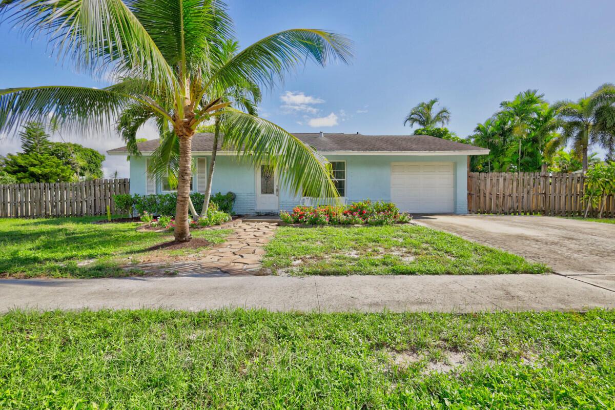 Vespasian Ct, Lake Worth, FL 33463