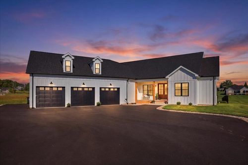 29 Sundown Dr, Waynesboro, VA, 22980-7375 | Card Image