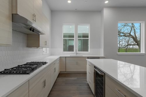 1005-381 E Greenbriar Ln, Dallas, TX, 75203-1075 | Card Image