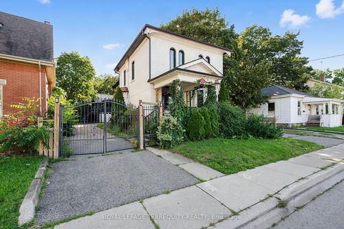 35 Elizabeth St N, Brampton, ON, L6X1S3 | Card Image
