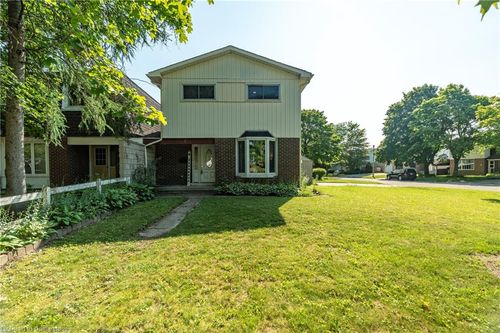 4 Tamarack Crt, Cambridge, ON, N3C3A8 | Card Image
