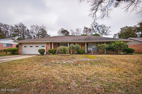 734 Canterbury Dr, Biloxi, MS, 39532-4304 | Card Image