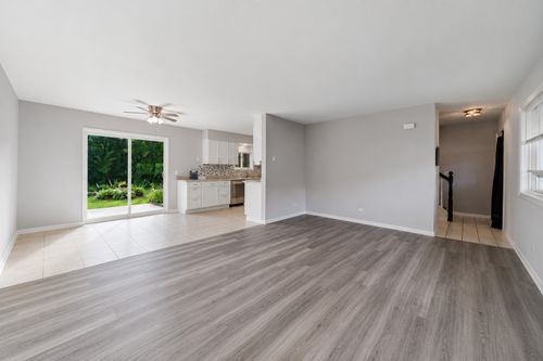101-450 Valley Dr, Naperville, IL, 60563-8990 | Card Image