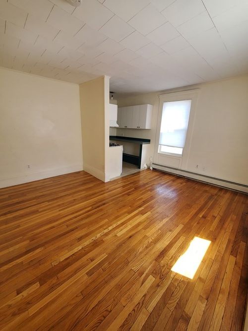 2r-47 Railroad Ave, Beverly, MA, 01915-4984 | Card Image