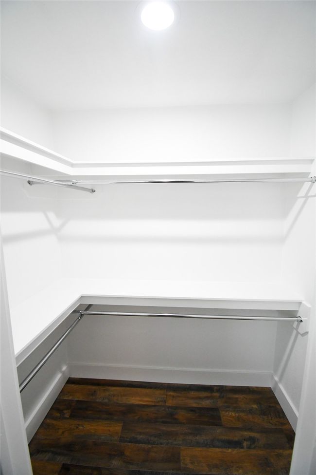 Walk-in closets many rooms | Image 28