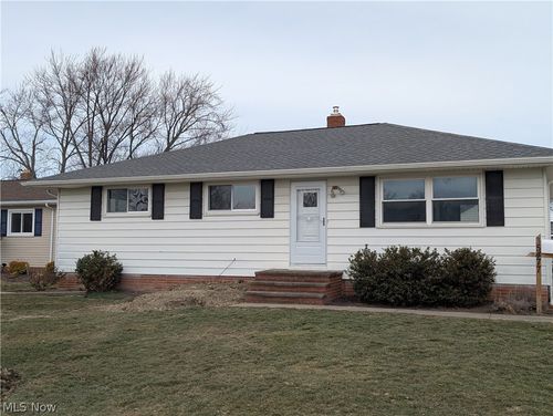 35477 Hobbie Dr, Eastlake, OH, 44095-2304 | Card Image