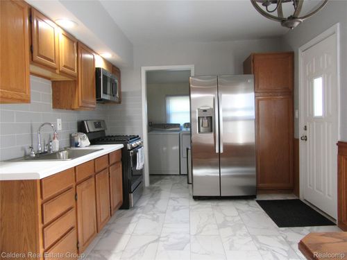 27304 Delton St, Madison Heights, MI, 48071-3318 | Card Image