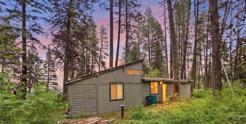 24 Pats Ln, Cascade, ID, 83611-5502 | Card Image