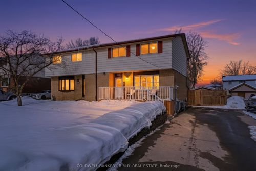 425 Bay St, Port Perry, ON, L9L1M7 | Card Image