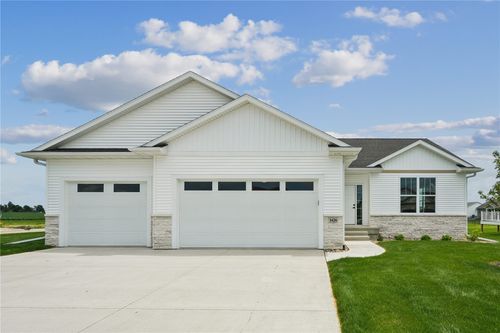 1426 Echo Ridge Ln, Marion, IA, 52302 | Card Image
