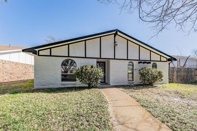 3506 S Elm Drive, House other with 3 bedrooms, 2 bathrooms and null parking in Grand Prairie TX | Image 3