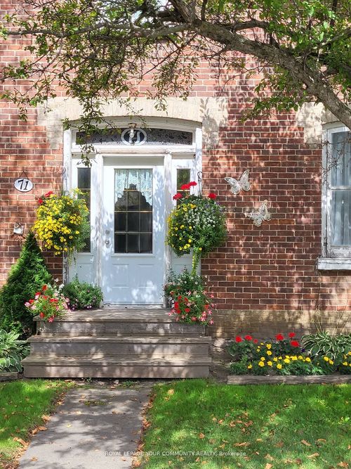 71 High St, Georgina, ON, L0E1R0 | Card Image