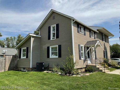 505 Frank St, Fowlerville, MI, 48836-9507 | Card Image