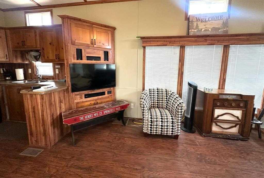 Residential in Lac Des Iles 3